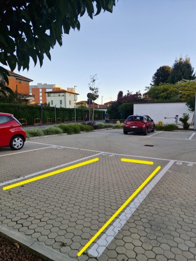 VARESE, POSTO AUTO SCOPERTO