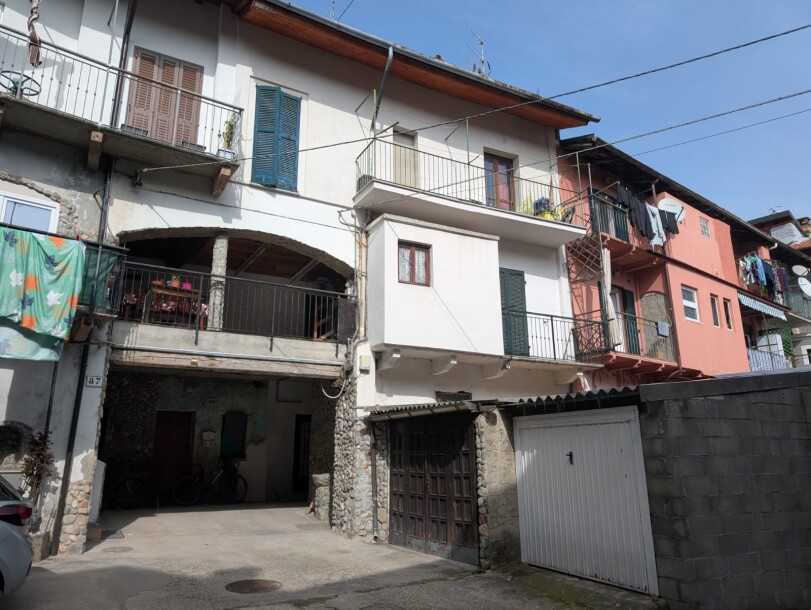 INDUNO OLONA, TRILOCALE IN CORTE CON BOX-1