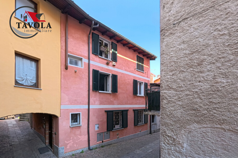 PORTO CERESIO - PORZIONE DI CASA TERRA-CIELO-1