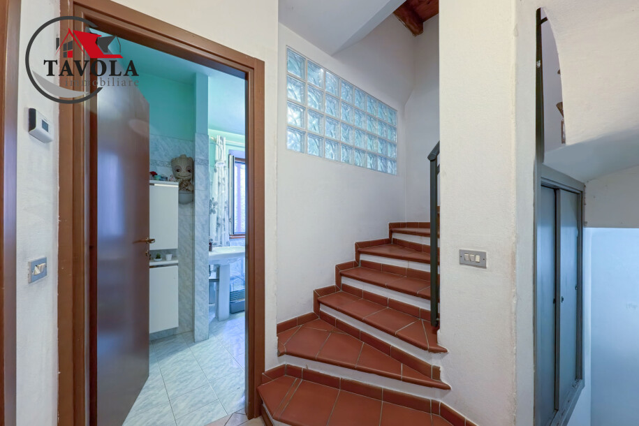 PORTO CERESIO - PORZIONE DI CASA TERRA-CIELO-10