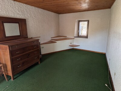 CUASSO AL PIANO, PORZIONE DI CORTE CON BOX