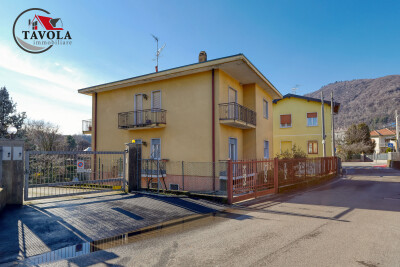 ARCISATE, TRILOCALE IN BIFAMILIARE