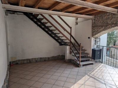INDUNO OLONA, TRILOCALE IN CORTE CON BOX
