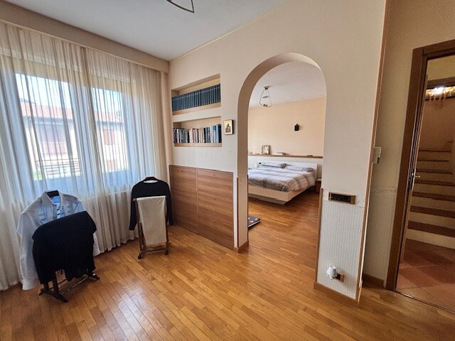 ARCISATE, VILLA A SCHIERA DI TESTA CON GIARDINO-15