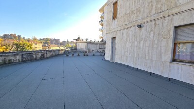 VARESE, AMPIO TRILOCALE CON TERRAZZA