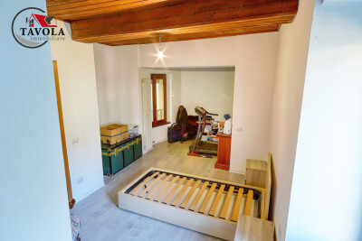BISUSCHIO, TRILOCALE IN CORTE CON BOX