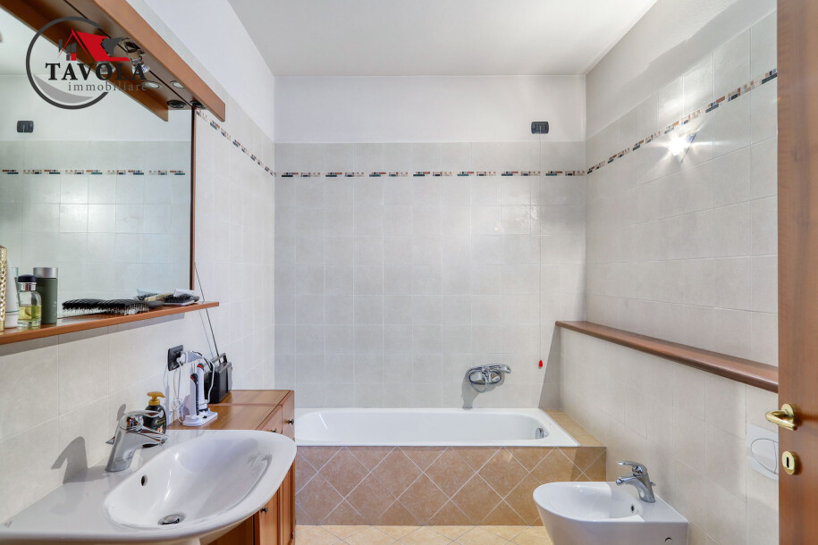 LUINO, PORZIONE DI VILLA BIFAMILIARE-14