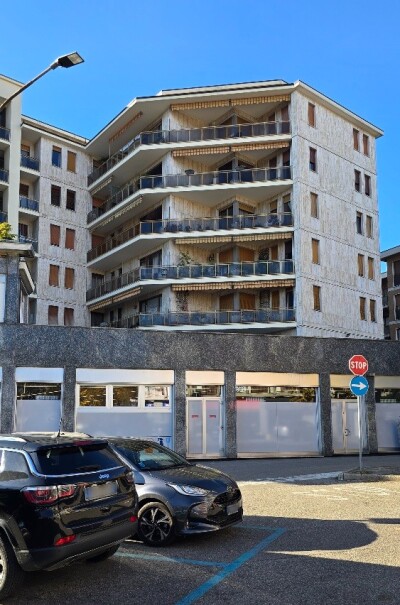 VARESE, AMPIO TRILOCALE CON TERRAZZA