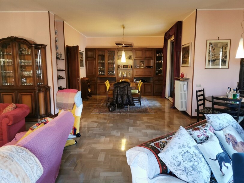 ARCISATE, SIGNORILE VILLA BIFAMILIARE-14