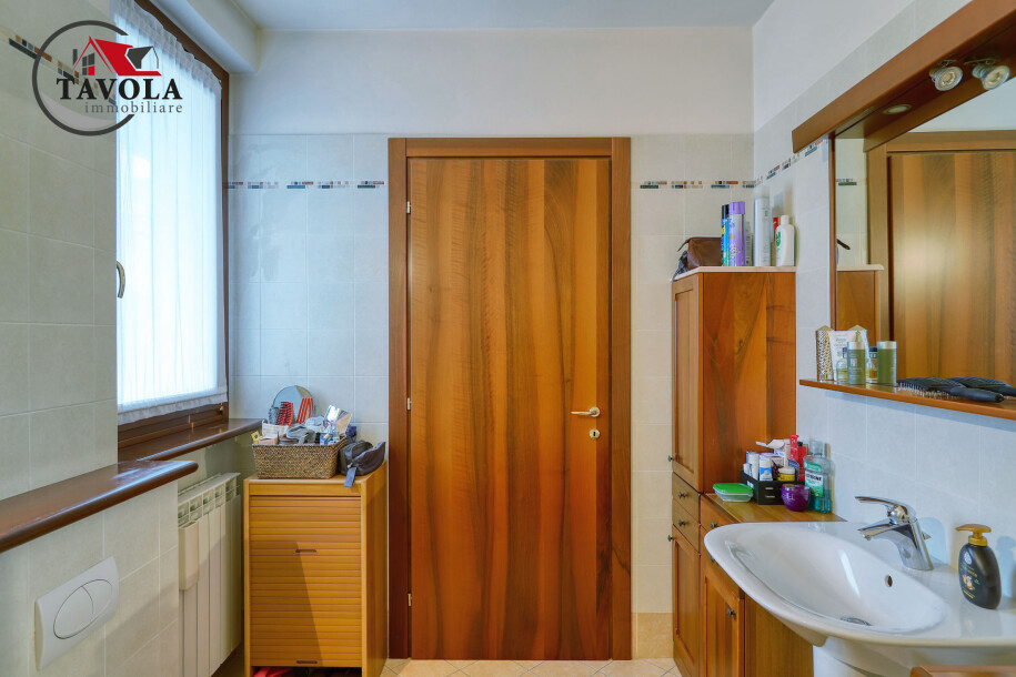LUINO, PORZIONE DI VILLA BIFAMILIARE-15
