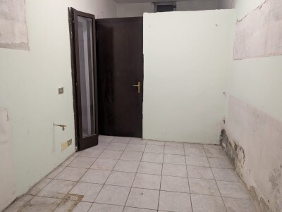 INDUNO OLONA, TRILOCALE IN CORTE CON BOX
