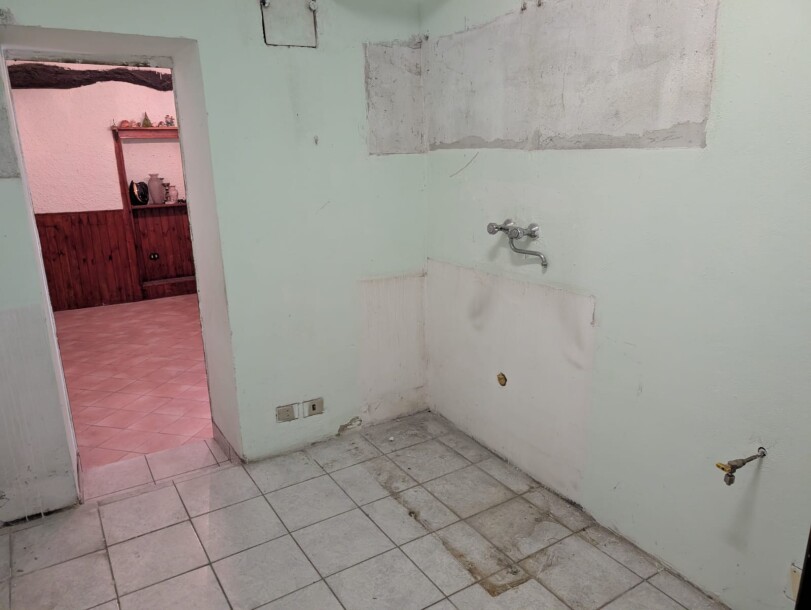 INDUNO OLONA, TRILOCALE IN CORTE CON BOX-18