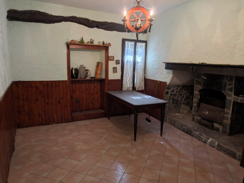 INDUNO OLONA, TRILOCALE IN CORTE CON BOX-21