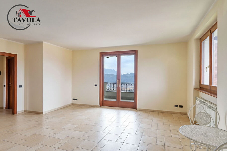 LUINO, PORZIONE DI VILLA BIFAMILIARE-18