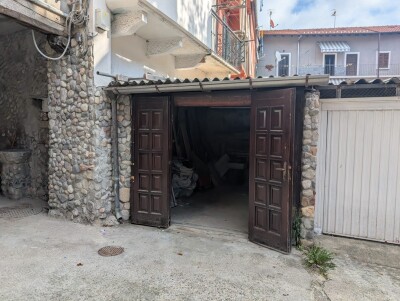 INDUNO OLONA, TRILOCALE IN CORTE CON BOX