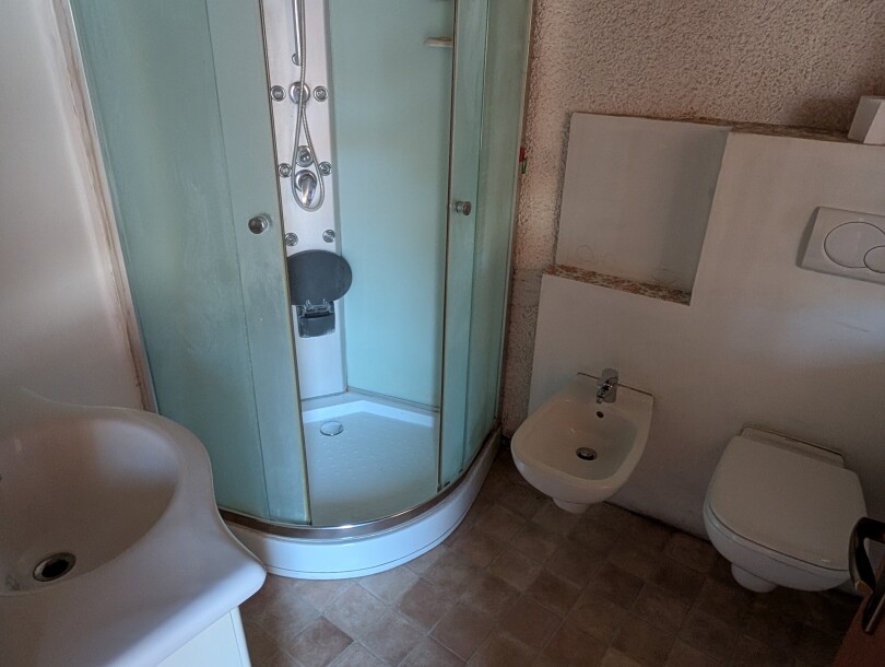 CUASSO AL PIANO, PORZIONE DI CORTE CON BOX-18