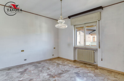 ARCISATE, TRILOCALE IN BIFAMILIARE