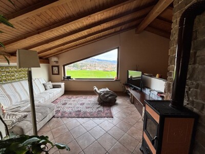 ARCISATE, VILLA A SCHIERA DI TESTA CON GIARDINO