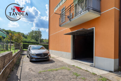 ARCISATE, TRILOCALE RISTRUTTURATO CON BOX E GIARDINO PRIVATO