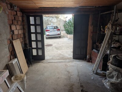INDUNO OLONA, TRILOCALE IN CORTE CON BOX