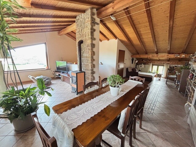 ARCISATE, VILLA A SCHIERA DI TESTA CON GIARDINO-25