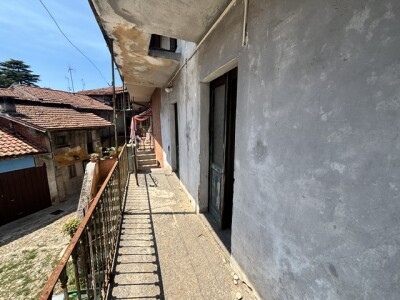 BRENTA, PORZIONE DI CASA TERRA CIELO DA RISTRUTTURARE