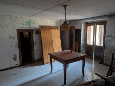 CUASSO AL PIANO, PORZIONE DI CORTE CON BOX