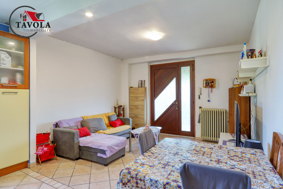 APPARTAMENTO TRILOCALE CON POSTI AUTO E GIARDINO-2
