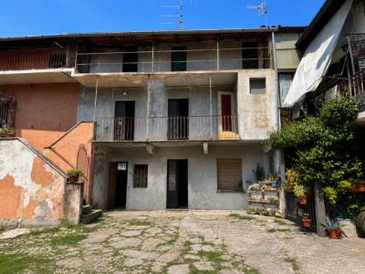 BRENTA, PORZIONE DI CASA TERRA CIELO DA RISTRUTTURARE