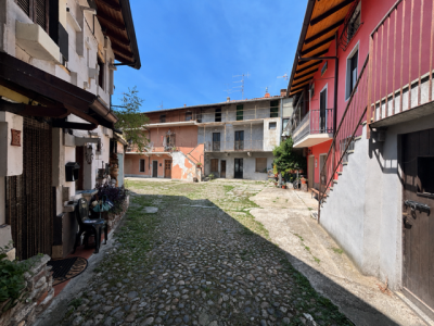 BRENTA, PORZIONE DI CASA TERRA CIELO DA RISTRUTTURARE