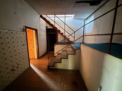 CUASSO AL MONTE, VILLA SINGOLA CON DEPENDANCE E BOSCO PRIVATO