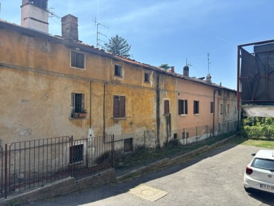 BRENTA, PORZIONE DI CASA TERRA CIELO DA RISTRUTTURARE
