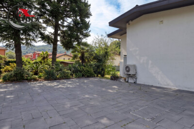 CUASSO AL PIANO, VILLETTA CON GIARDINO