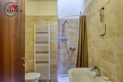 LUINO, PORZIONE DI VILLA BIFAMILIARE