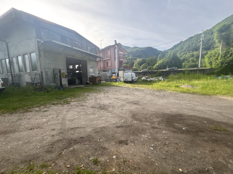 CUVEGLIO, CAPANNONE INDUSTRIALE CON PIAZZALE:-22