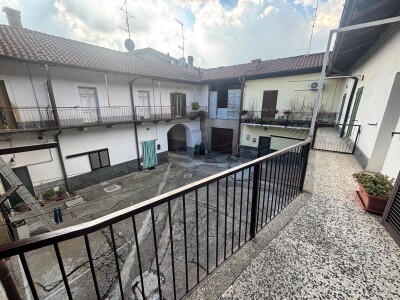 INDUNO OLONA, PORZIONE TERRACIELO CON BOX E LOCALE SGOMBERO
