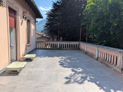 CUASSO AL MONTE, CASA INDIPENDENTE CON AMPIA AUTORIMESSA