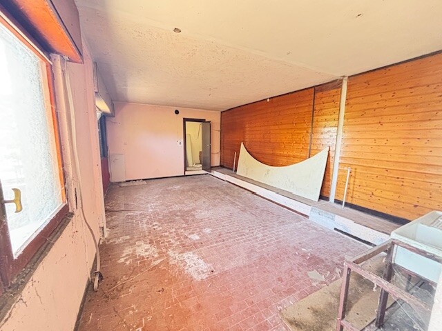 VILLA SINGOLA DA RISTRUTTURARE-24