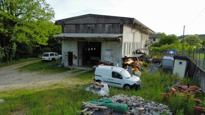 CUVEGLIO, CAPANNONE INDUSTRIALE CON PIAZZALE: