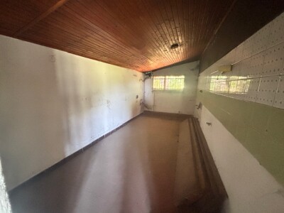 CUASSO AL MONTE, VILLA SINGOLA CON DEPENDANCE E BOSCO PRIVATO