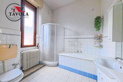 ARCISATE, VILLA BIFAMILIARE