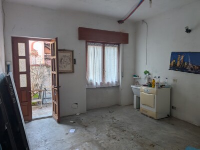 CUASSO AL MONTE, TERRATETTO PLURIFAMILIARE