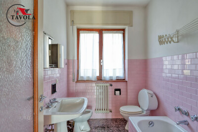 PORTO CERESIO, CASA BIFAMILIARE