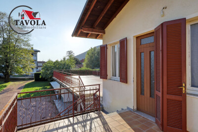 ARCISATE, VILLA BIFAMILIARE