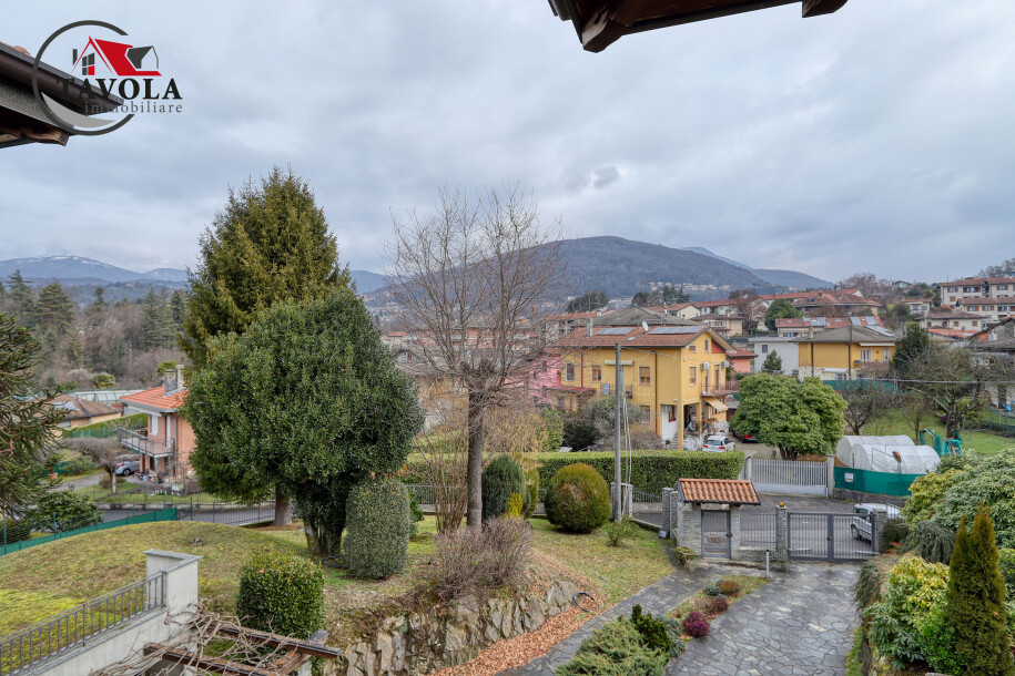 LUINO, PORZIONE DI VILLA BIFAMILIARE-28