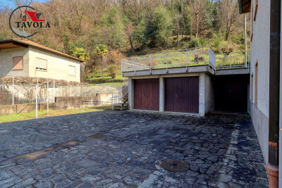 PORTO CERESIO, CASA BIFAMILIARE