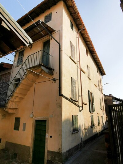 CUASSO AL MONTE, BORGNANA, TERRATETTO CON GIARDINO