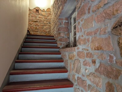 CUASSO AL MONTE, CASA INDIPENDENTE CON AMPIA AUTORIMESSA