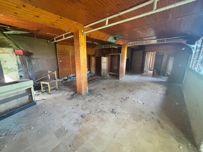CUASSO AL MONTE, VILLA SINGOLA CON DEPENDANCE E BOSCO PRIVATO