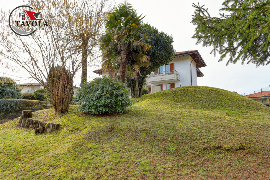 LUINO, PORZIONE DI VILLA BIFAMILIARE-30